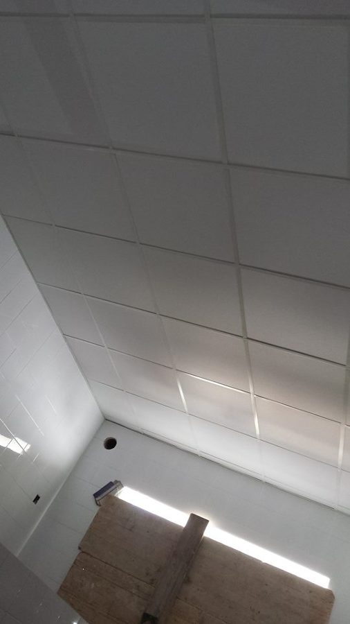 El después de un techo registrable.