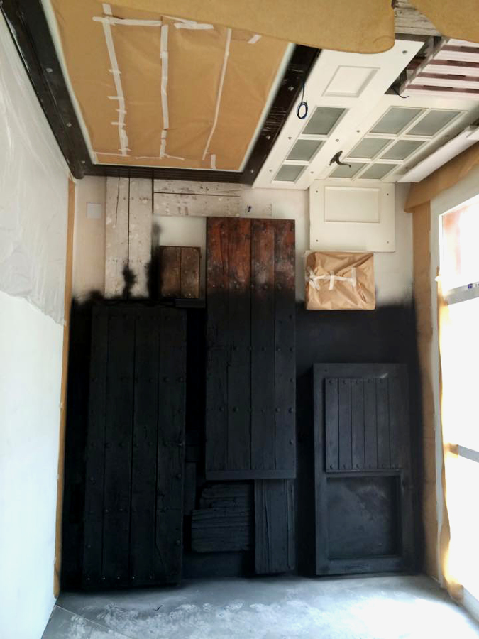 El panel de la entrada con su color final