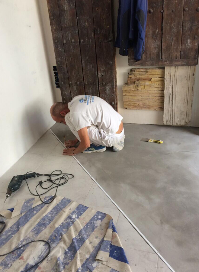 La preparación suelo de resina reflector