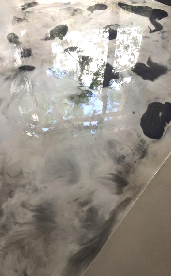 El suelo de resina reflector