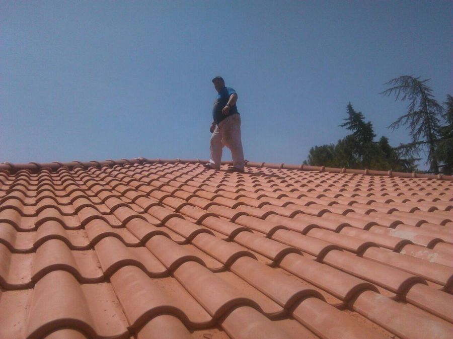 El tejado realizado con teja mixta y rastelada