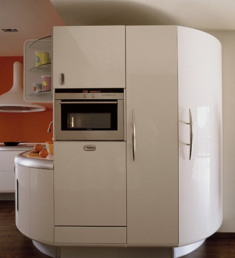 electrodomésticos y módulos curvos para salvar paredes y muros.