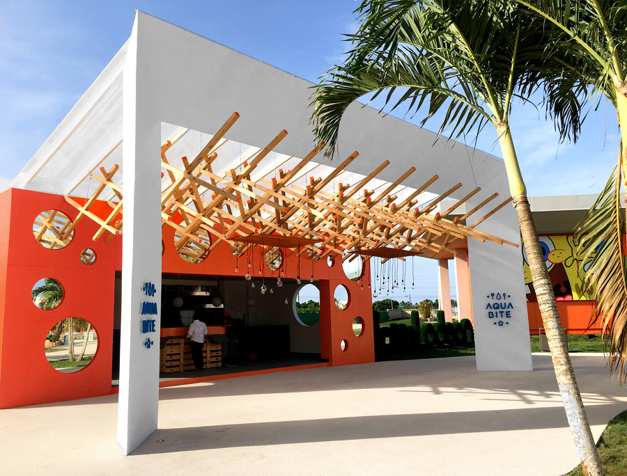 Elemento decorativo colgante en madera