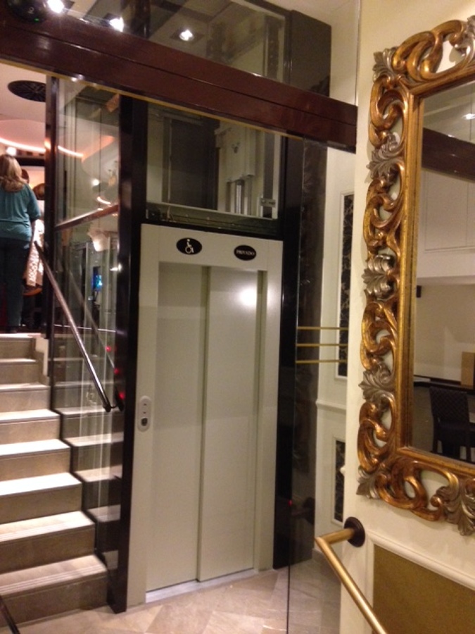 Elevador - puertas automáticas