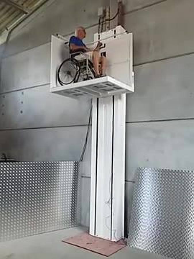 ELEVADOR VERTICAL DE ACCESIBILIDAD