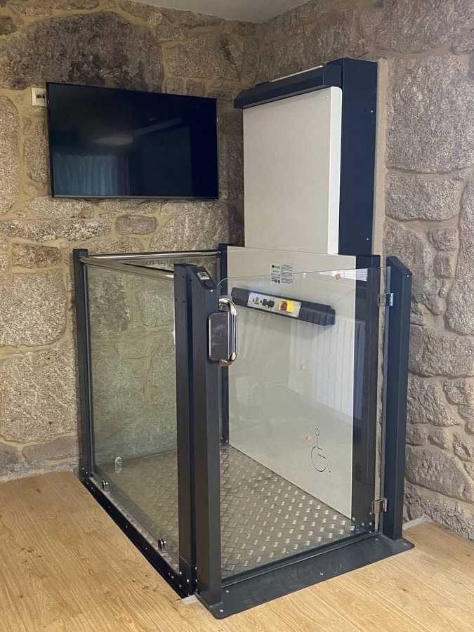 ELEVADOR VERTICAL MEDIA CABINA