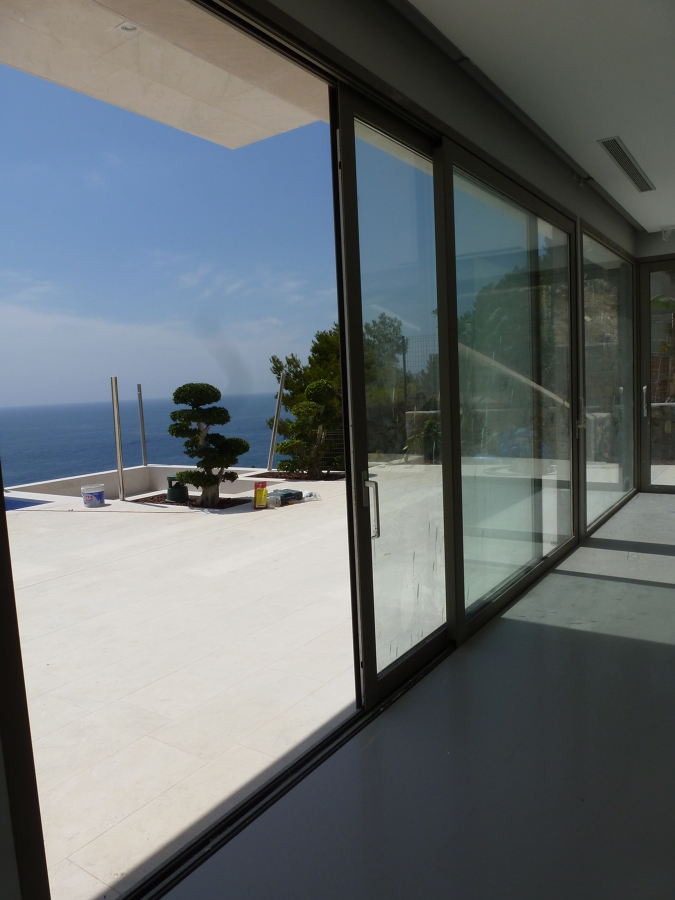 ELEVADORA DE ALUMINIO CON ROTURA DE PUENTE TÉRMICO