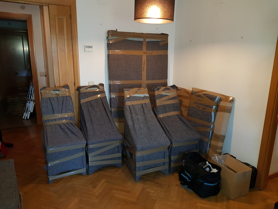 EMBALAJE MOBILIARIO SALON CON MANTAS