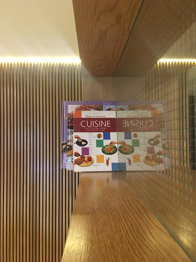 Embocadura de roble con vidrio armado