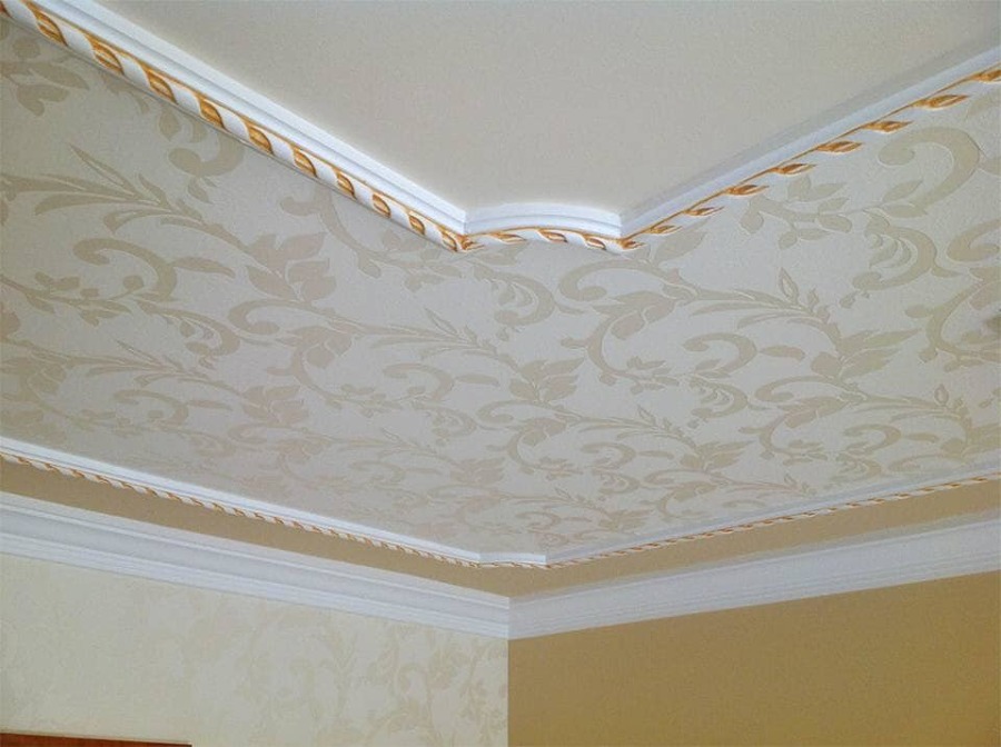 Empapelado de techo, decoración de moldura