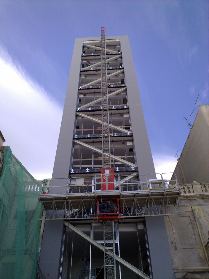 En construcción de fachada.