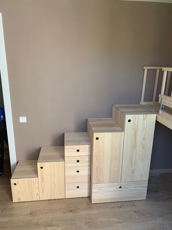 En pino sin barnizar