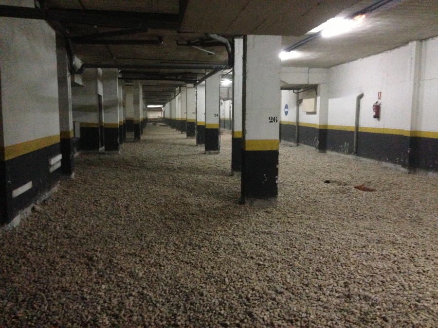 Encachado de piedra y nivelado perfecto.