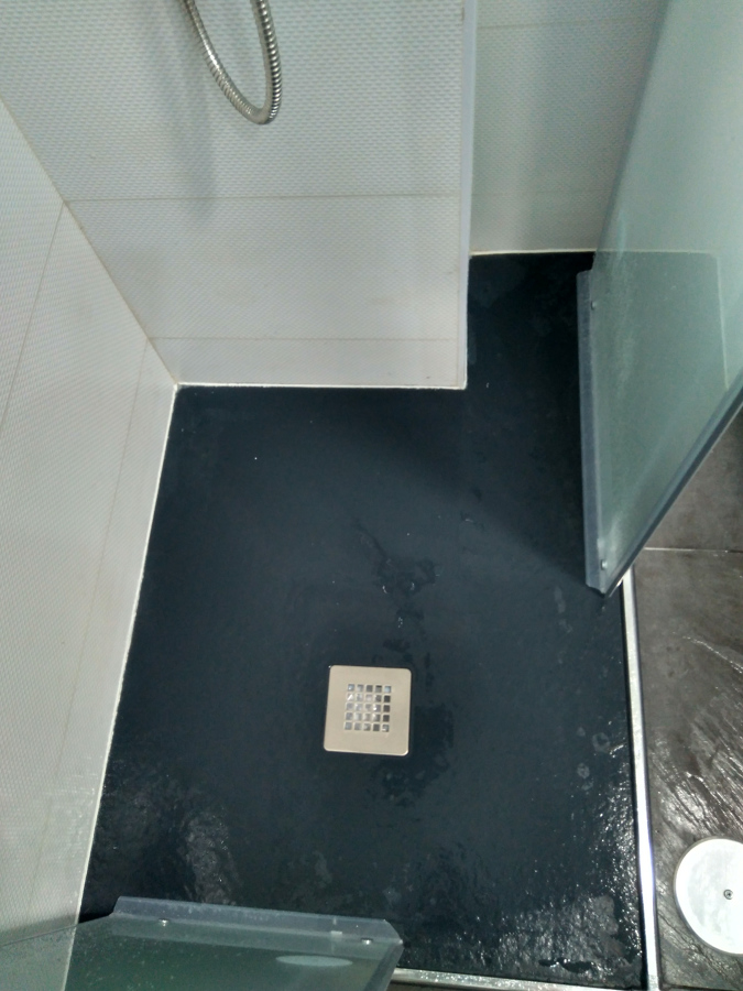 encajado del plato de ducha para poner baldas de vidrio