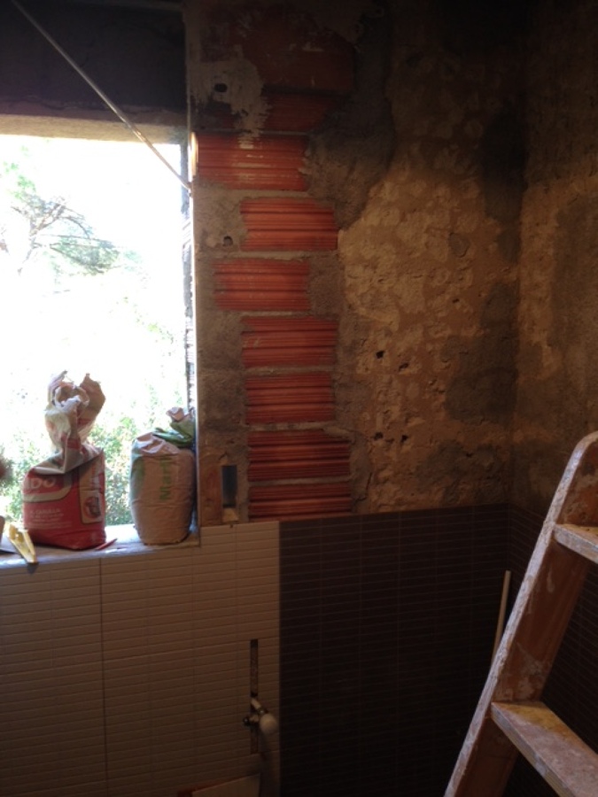 enchape y ventana para baño