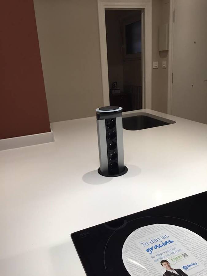 ENCHUFES AUTOMATICOS ENCIMERA