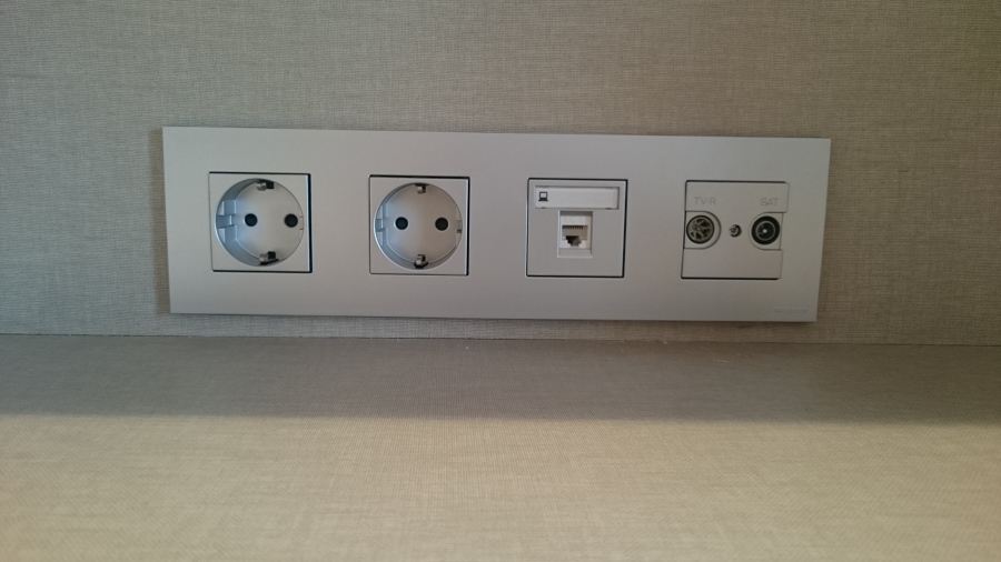 Enchufes , TV y toma RJ45