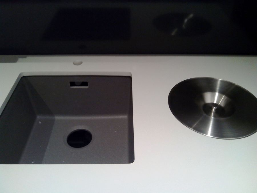 Encimera Compac glaciar y smoke gray