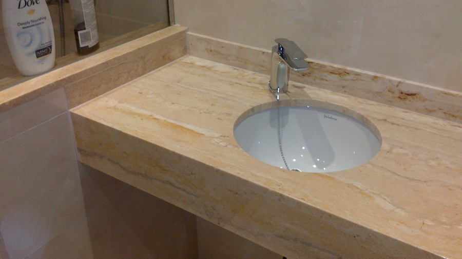 Encimera de baño en mármol travertino romano