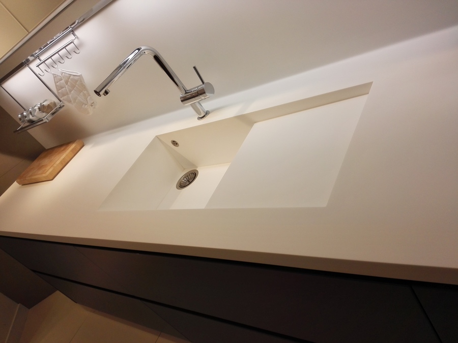 Encimera de Corian con fregadero a medida