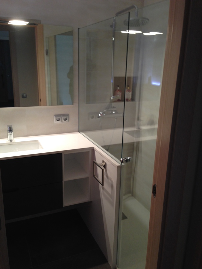 ENCIMERA Y MURETE DE SILESTONE DE UNA SOLA PIEZA