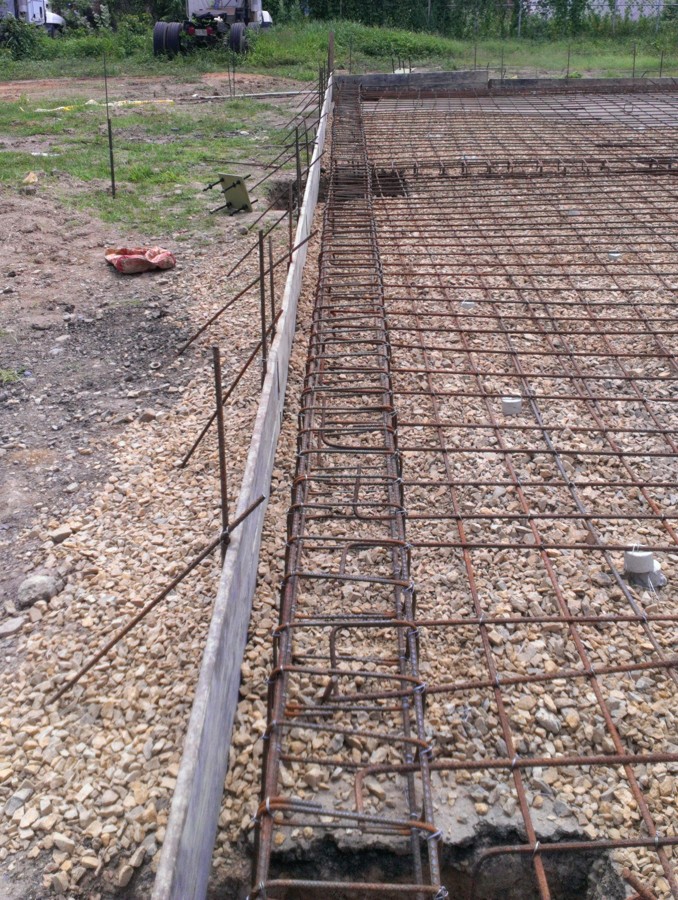 Encofrado y asiento de piedra picada