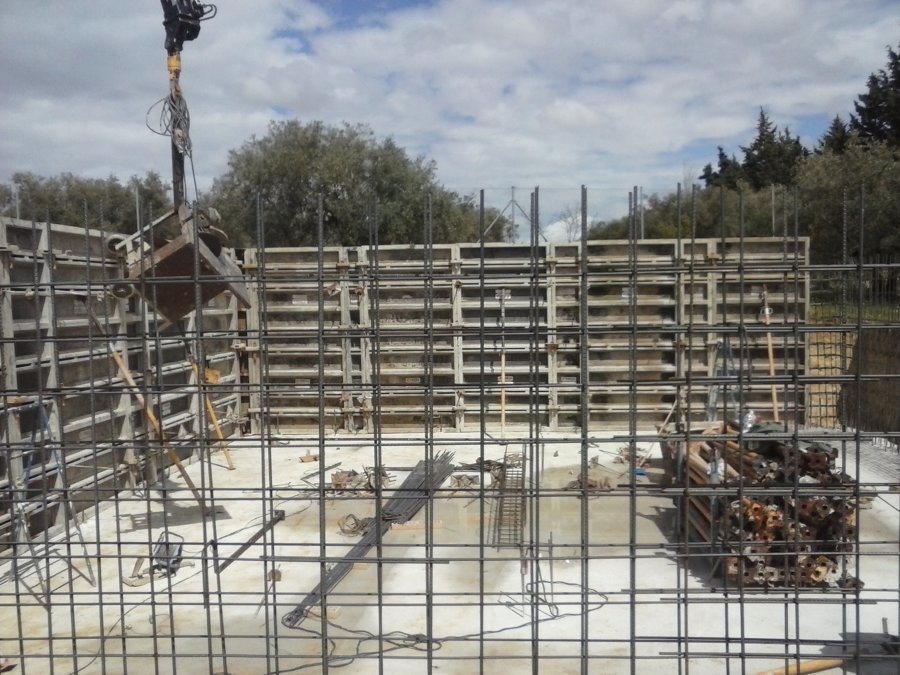 Encofrando muros a dos caras.