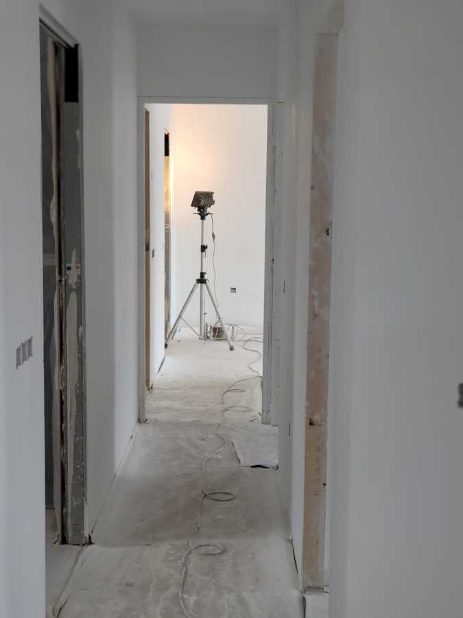 ENDUCIDO DE BOMBILLA EN PAREDES ( PINTURA LACADO BLANCO MATE )