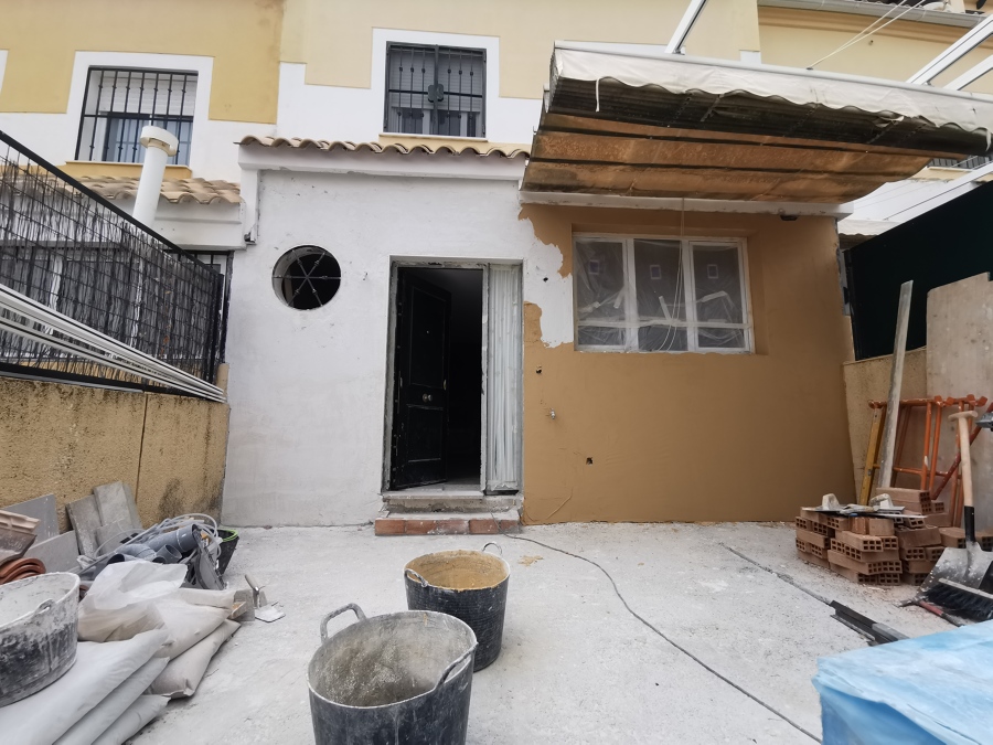 Enfoscando la fachada con mortero monocapa