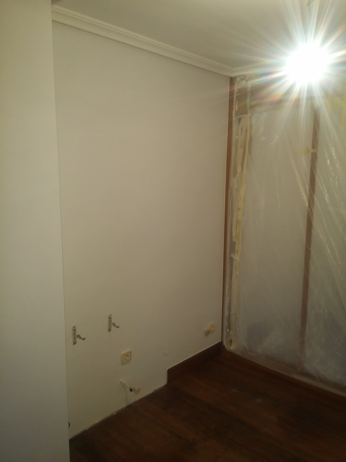 Enlucido de paredes/techos y pintado