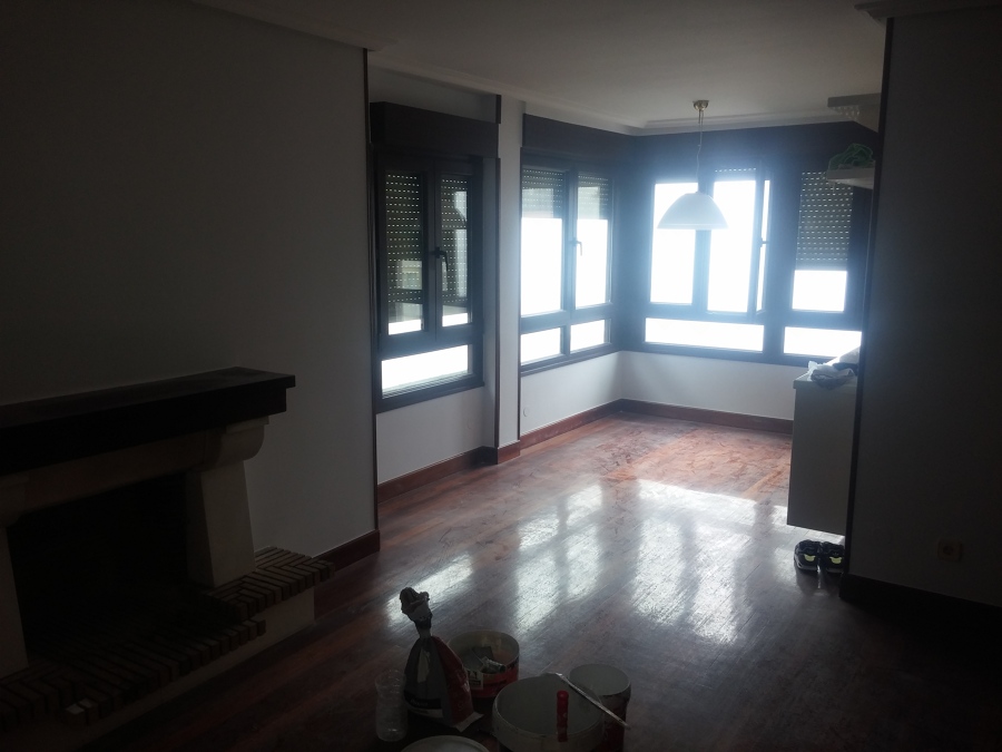 Enlucido de paredes y techos.