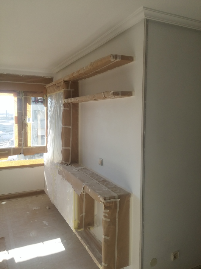 Enlucido de paredes y techos.