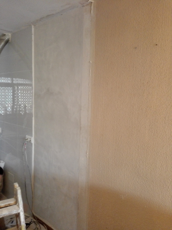 enlucido de yeso en parche cocina