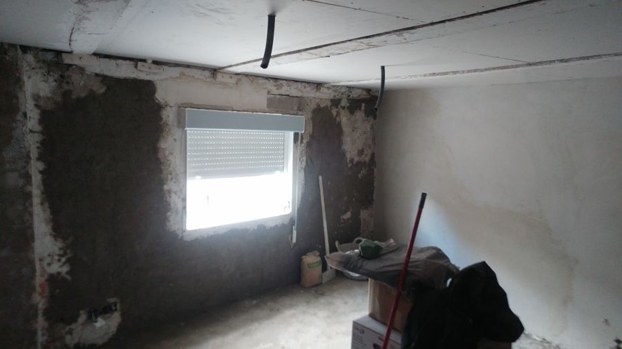 Enlucido de yeso en paredes