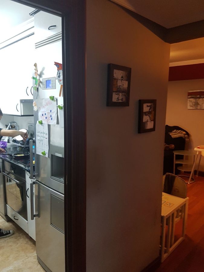 Entrada a cocina con muro anterior