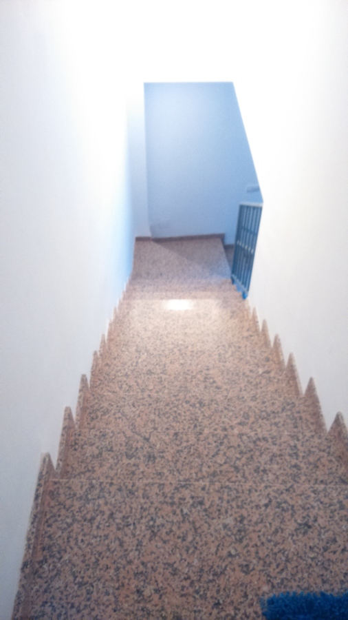 ENTRADA A LA 1 PLANTA DE LA VIVIENDA