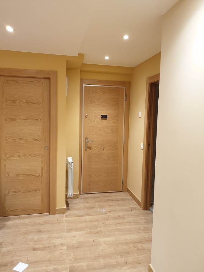 Entrada a la vivienda, cocina y aseo