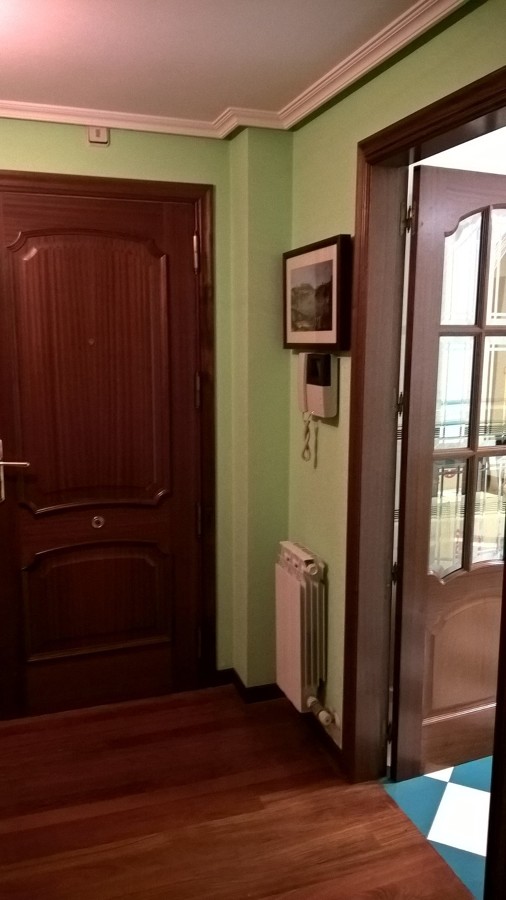 Entrada a piso y acceso a cocina