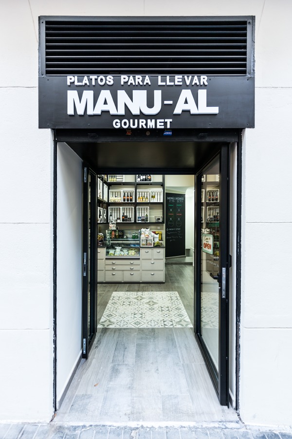 Entrada al establecimiento