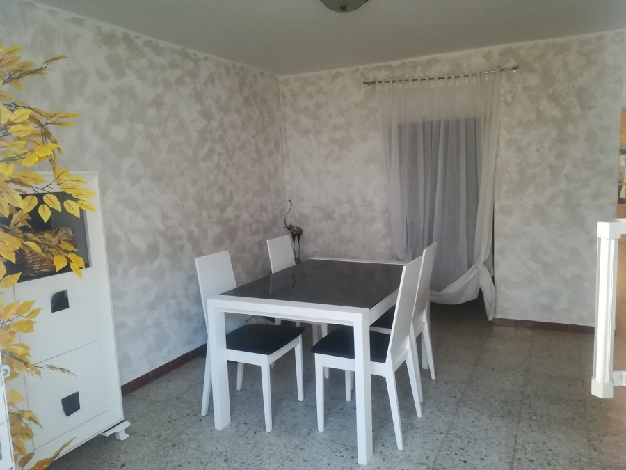 Entrada amueblada y pintada