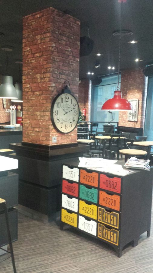 Entrada con mueble para prensa