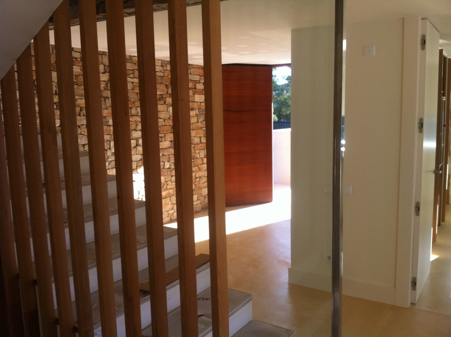 Entrada con vista de escaleras