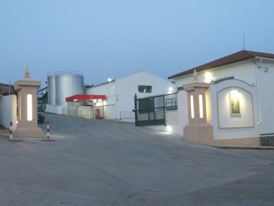 Entrada de acceso actual y reformada