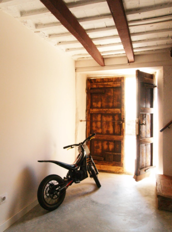 entrada de casa de pueblo