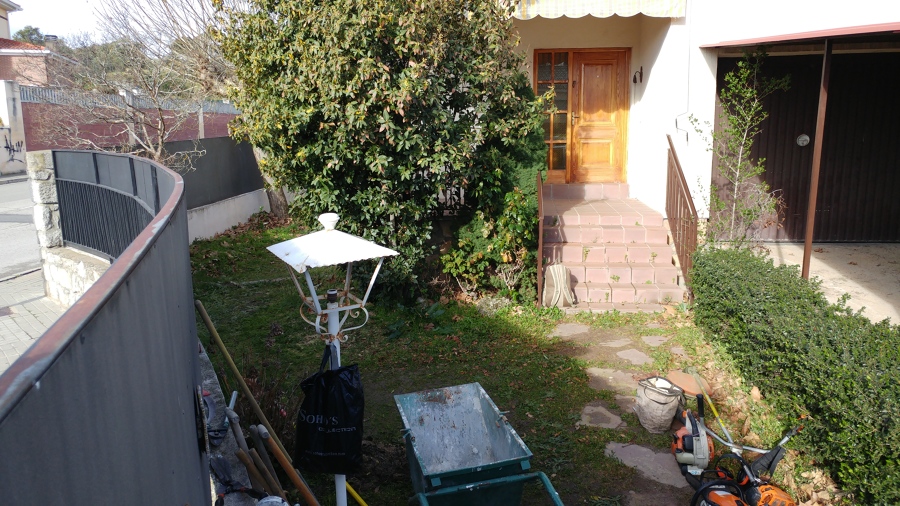 ENTRADA DE VIVIENDA ANTES DE ACOMETER LA OBRA