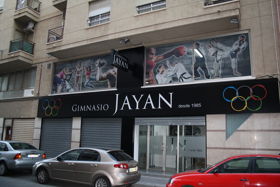 ENTRADA DEL GIMNASIO JAYAN