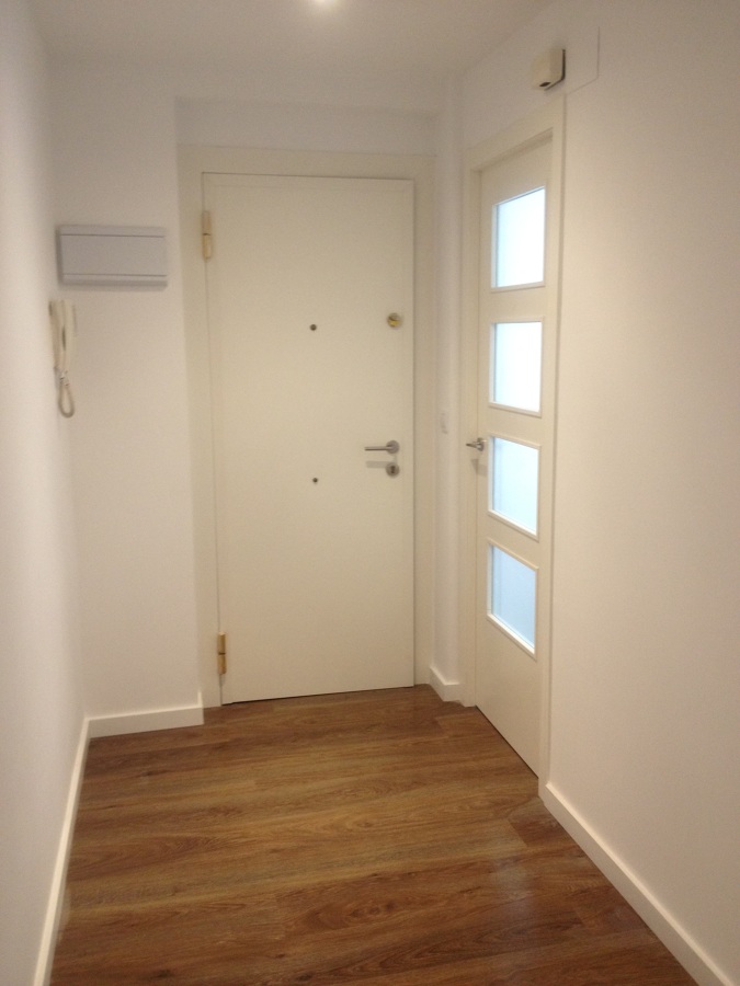 Entrada piso y comedor