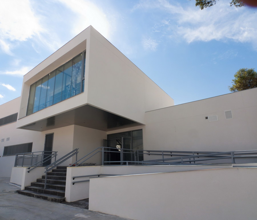 Entrada principal al Centro Escolar