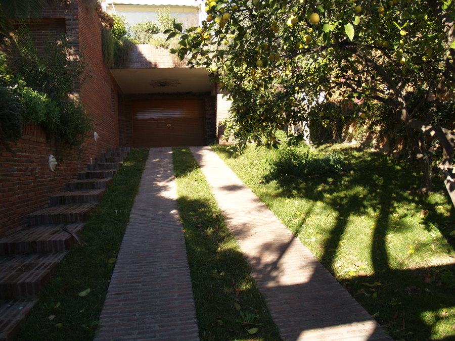 Entrada rampa garaje y escalera antes del proyecto