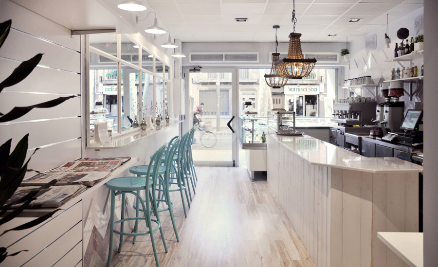 entrada recibidor zona barra